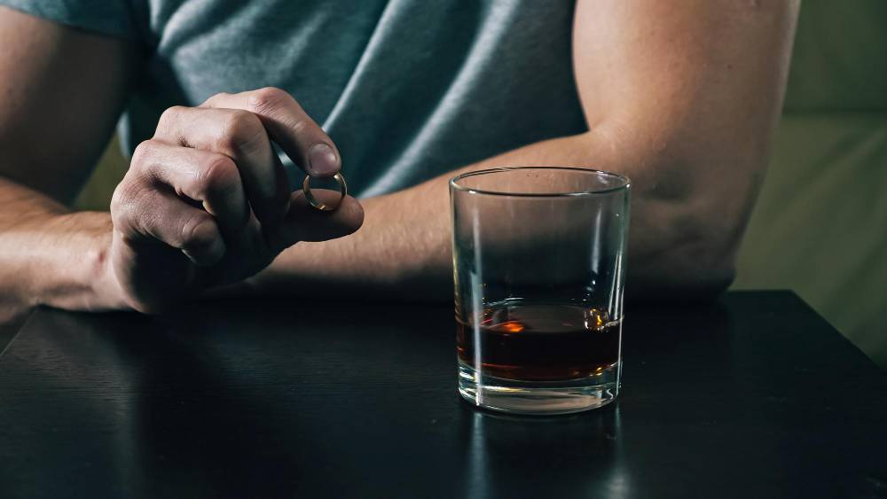 Nowe początki: co zrobić z alkoholikiem – odbudowa relacji